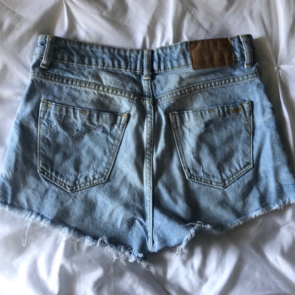 Ripped high waisted shorts - Picture 2 of 4